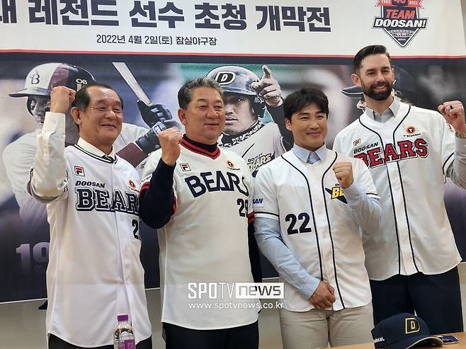 ▲ 왼쪽부터 박철순, 김형석, 홍성흔, 더스틴 니퍼트 ⓒ 잠실, 김민경 기자