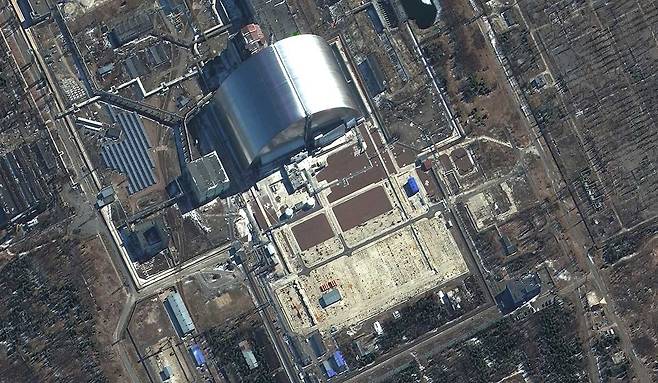 지난달 10일 위성으로 촬영한 체르노빌 원전의 모습. 사진=2022 Maxar Technologies.