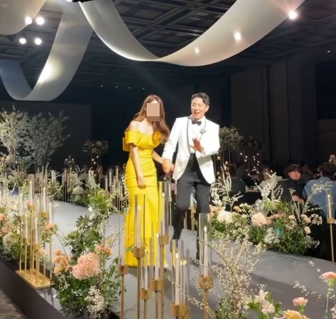 The Wedding ceremony scene at Broadcaster Boom has been unveiled.Singer Roh Ji-hoon uploaded Booms Wedding ceremony scene video to her Instagram on the 9th.First, Roh Ji-hoon revealed Boom and his wife, who greeted guests on Virgin Road, saying, Happy brother.Booms wife, wearing a yellow two-part dress, boasts a big tall figure and a colorful figure.In addition, Roh Ji-hoon showed Lee Chan One and Na Tae-joo singing the celebration with the words Best is also Boom Tobagi and In particular, Boom is dancing together with Lee Chan Ones song.Meanwhile, Boom posted a wedding ceremony with his non-entertainment wife at a place in Seoul on September 9.Photo = Roh Ji-hoon Instagram