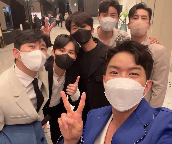 Singers from Mr. Trot have gathered at Booms wedding.On April 10, Taejoo Na posted a picture on his personal SNS with an article entitled Happy Birthday to Boom Brothers: Lets Be Together for a Long Time for Brothers Ive Meet in a Long Time.In the photo, Taejoo Na holding the camera, Lim Young-woong, Youngtak, Jang Min-Ho, Kim Hee-jae and Noh Ji-hoon gathered together.Six men dressed in neat suits are impressed with their warm beauty that can not be covered by masks.Especially, the appearance of maintaining a strong friendship like a brother still gives fans a sense of touch.The fans who saw it expressed their pleasure such as Mr. Trotmen who have been together for a long time are so cool, I would have been glad to have everyone together and I am better looking together.Lim Young-woong and Lee Chan-won came out as celebrators with singer Kwill at the Booms wedding ceremony held in Seoul on the 9th.The bride-to-be has been a boomer and a long-time acquaintance, and has developed into a lover and has formed a couples kite.