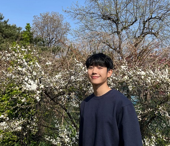 On the afternoon of the 11th, Jung Hae In uploaded a picture full of spring in his instagram.In the photo, Jung Hae In showed a boyfriend look in a comfortable man-to-man, making the fans feel heartwarming.Jung Hae In upgraded his appearance even more during the firm hair, and fans responded that he was too handsome and I want to go to flower with such a boyfriend.On the other hand, Jung Hae In is filming Connected by Takashi Miike, a Japanese director.Photo = Jung Hae In Instagram