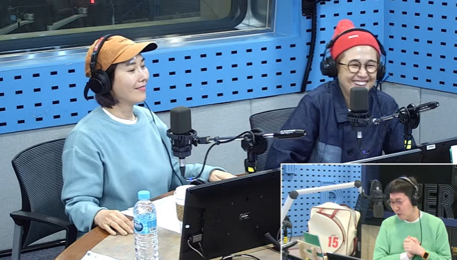 Shin Bong-sun and Song Eun-yi mentioned an anecdote that Kim Young-chul had a blind date.On April 13, SBS Power FM Kim Young-chuls Power FM appeared in Celeb Five Song Eun and Shin Bong-sun.Kim Young-chul said, In the past, Shin Bong-sun, Song Eun-yi and Kim Sook have had a blind date with me, Ji Sang-ryeol and Kim Je-dong.Song Eun-yi said, I said I didnt want to kiss Kim Je-dong. This is a famous video. These days, the MZ generation thinks I am an angry aunt.Its a behind-the-scenes, but we met while we were alone. We talked about making concessions if the three overlap. I knew that there would be non-entertainment men who did not know.Shin Bong-sun said, The production team did not really tell me. I went out on a diet that day.Meanwhile, Celeb Five (Song Eun-yi, Shin Bong-sun, Kim Shin-young and Ahn Young-mi), who debuted in January 2018, appeared in the Netflix entertainment Selub is in a Meeting.Selub is in a meeting is a comedy special that captures the idea meeting of the members of the Celeb Five who were proposed to the Netflix solo comedy show.