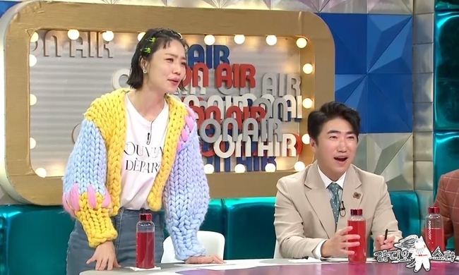 The writer, Meow, who is loved by people all over the world with the webtoon Goddess Gangrim, is coming to Radio Star.MBC Radio Star (planned by Kang Young-sun/director Kang Sung-ah), which is scheduled to air at 10:30 p.m. on April 13, is featured as a special feature of People Reading Trends with Jun Hyun-moo, Han Seok-joon, Song Min-ho and webtoon writer Yoong.The Goddess Gangrim, which has been serialized by writer Meong-i for five years, is currently boasting the content power of K-Webtoon with 5.4 billion views in 100 countries in 10 languages.Last year, it was produced as a drama and attracted attention. In addition, the appearance and trendy sense of the meow tore the artists cartoons are also attracting attention.The writer of Meow tells the story of the reason why he entered Radio Star and wrote the pen name Meow, the various reactions of fans of Goddess Kangrim by country, and the difficulties he has suffered for a long time.The writer, who is interested in the appearance of the Webtoon live-action version, which resembles the character in the Goddess Gangrim, will steal his attention by telling his candid feelings about rumors that he did not think about his appearance, saying, I hid his face in the early days of the series and later released it, but there are many Misunderstood.Meow Lee, who is considered to be a trend leader of K-Webtoon by melting various styling and types in his work, confessed that he was sensitive to trends since he was a child and confessed to the black history styling he had tried in the past.Then, we use the trend-sensitive sensation when working on the webtoon, and we reveal the items that are essential for working on the webtoon.In addition, the writer of Meow will show his self-styled Tminnam (Trend-sensitive man) Jun Hyun-moo painting in the Radio Star scene.I will recommend customized styling for Jun Hyun-moo here, so I am curious.