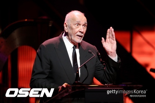 Actor Frank Langella, 84, is suspected of sexual harassment, the Daily Mail and other foreign media reported on the 12th (local time).Lanzela is reportedly under investigation after allegations of sexual harassment were raised during the shoot of Netflixs The Fall of the House of Usher.He was charged with inappropriate behavior in British Columbia, Canada, but was not fired or suspended from the project, the production team told TMZ.He is accused of making sexually suggestive jokes; sources say he touched the female actress leg during the script reading and joked, Did it look good?The Fall of Usher Street is being filmed in British Columbia, Canada.This week, it was reported that the production of the work was not affected by the investigation because of the lack of filming of Lancela; in the play, Lancela played Roderick Usher.Meanwhile, Lancela, who was born in Bayon, New Jersey, USA, appeared in films such as Lorita, Superman Returns, Prost VS Nixon, Grace of Monaco, Noah, Unknown, RCity of Londonot and Frank, 5 to 7, and TV series Unscripted.He won the 56th Tony Award for Best Supporting Actor in 2002, the 61st Tony Award for Best Actor in 2007, and the 27th American Actors Guild Award for Best Film Ensemble (Trial of the Chicago 7) in 2021.