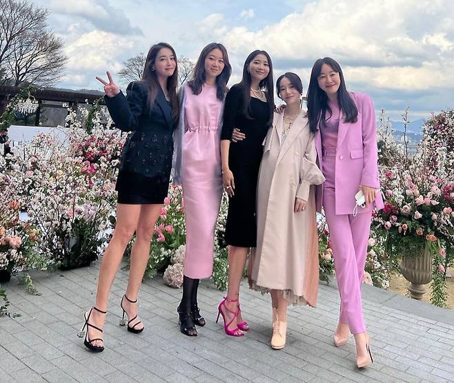 Actor Uhm Ji-won has released photos of top stars taken at the time of Wedding ceremony of Actor Hyun Bin Son Ye-jin held last month.Uhm Ji-won released several photos on his 15th day with his article March Day Sculptures through his instagram.Especially, the photos taken with the top actors at the Hyun Bin Son Ye-jin Wedding ceremony held on the 31st of last month catch the eye.Uhm Ji-won attended Wedding ceremony in a bright, annual purple set-up suit and nude toned high heels.Uhm Ji-won also released a photo of Actor Lee Min-jung, Oh Yoon-ah, singer and actor Lee Jung-hyun and Actor Gong Hyo-jin, who received the bouquet of the bride Son Ye-jin on the day.The top stars standing side by side reminded me of the year-end awards ceremony.Lee Min-jung wore a glamorous jewellery jacket and miniskirt with dazzling heeled strap sandals, while Oh Yoon-ah showed off her slender silhouette by matching hot pink sandals to a slim black midi dress.Gong Hyo-jin matched black stockings and sandals in a bright pink long dress, while Lee Jung-hyun wore a pattern dress in a bright beige trench coat to create a spring vibe.The top five actors capture their beauty and personality with the flower decorations and clear sky that show the spring atmosphere.On the other hand, Son Ye-jin Hyun Bin has been breathing in the TVN drama Loves Unstoppable following the movie Negotiations, and became a couple on the 31st of last month, one year and two months after acknowledging his devotion in January last year.The two men are expected to return to Hawaii and New York after enjoying a vacation on the 11th day of their honeymoon to Los Angeles on November 11, 11 days after posting Wedding ceremony.