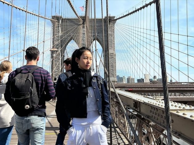 Actor Kim Jung-min shared his daily life in New York City in the U.S.Kim Jung-min posted several photos on his 16th day with his article The appearance of many lines led to #brooklynbridge # NYC # trip # spring # maturity # future # timing.In the photo, Kim Jung-min is looking down at passing cars in Brooklyn Bridge, New York City, and he is enjoying the clear weather with a nomask under the blue sky.Kim is also smiling brightly against his legs, and he seems to be thinking about the lines leading to the Brooklyn Bridge.Meanwhile, Kim made his debut in 2003 through the drama Rounding 1, and later appeared in the Get It Beauty series.
