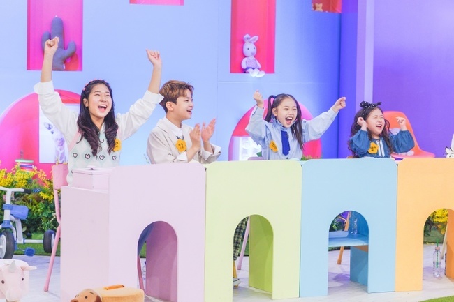 Forsythia school Kim Da-hyun - Lim Seowon - Kim Taeyeon - Hwang Seung-a and Ryu Young-chae - An Yul - Lim Ji-min - Kim Yu-ha Mr.Trot2 and National Singer teams will compete fiercely with pride.TV CHOSUN Generation Empathy Entertainment Forsythia School is Miss Trot, Mr.It is a non-stimulation, no MSG, and no pollution entertainment challenge that childrens performers discovered by TV CHOSUN such as Trot and National Singer.In the 11th episode of Forsythia school, which will be broadcast at 10 p.m. on April 18, Ms.Trot2 vs. National Singer is featured in a special feature, and it bursts into a more passionate battle and cool smile than ever.Above all, Mr. Trot2 is singing the song Miari Pass of the Director and succeeding Jung Dong-won.Hwang Seung-ah, who was praised as Trot Shin-dong, rallied as a new friend of the King Sejong Institute of Forsythia, raising the enthusiasm of the studio from the beginning.In particular, Hwang Seung-ah has been a Miss for a long time.Trot2 s sisters showed excitement that they were in good mood, and Kim Da-hyun, Lim Seo Won and Kim Taeyeon also showed a great smile on Hwang Seung-as visit.In the meantime, Miss.Hwang Seung-ah, who said he liked Jung Dong-won at the time of Trot2, saw Jung Dong-won, who became a teacher at the King Sejong Institute in Forsythia, and said, I feel great to meet you for a long time...But for a moment of shyness, Hwang Seung-ah, who was not ashamed to look at Jung Dong-won during his time as a little girl, became a lady and fired a clear smile at Jung Dong-won, and boldly tapped with Jung Dong-won.In addition, at the same time as Hwang Seung-ah appeared, Mr.Kim Da-hyun from Trot2 - Lim Seo-won - Kim Taeyeon - Hwang Seung-ah and Ryu Young-chae from National Singer - An-yul - Lim Ji-min - Kim Yu-ha were divided into two groups, and a fireworks bout was played.As the two teams took the title of the program they played, they were more enthusiastic than ever before and fought with a fierce battle and brain fight, raising the temperature of the scene.In particular, the two teams played various games, from the corner of the topic of presenting old memories, Mu, Tsu, and Water (what to write), to the advanced Ima Speed Quiz Game, which was upgraded from the existing Speed Quiz Game, and the song stage, which is the long-term of forsythia students.Indeed, there is a growing question about which team will take the joy of victory in the confrontation between Mr. Trot2 and the national singer.