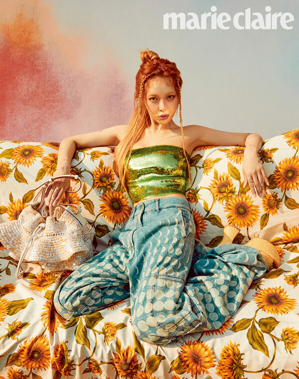 Singer Hyuna has released a dark summer Body Chemistry.On the 18th, the cover of the May issue of Hari Claire was released together.Inside the picture is a picture of Hyuna, which showed colorful summer styling such as mini dress, crop top, and bucket hat.Under the hot sun, his charm of a Fascination summer body chemistry overwhelms his gaze.Meanwhile, the picture of Hyuna can be found in the May issue of Marie Claire.