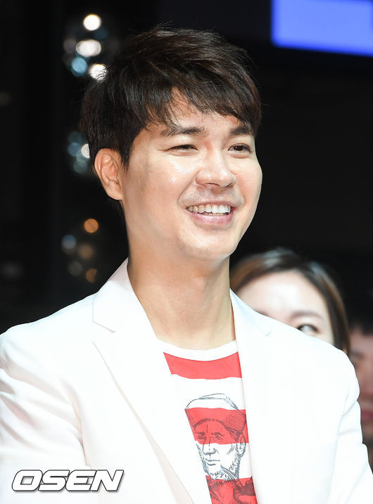 It has been revealed that there were eight life insurance policies that Park Soo-hong himself did not know, while the conflict between the broadcaster Park Soo-hong and his brother-in-law has been continuing for more than a year.Park Soo-hong was shocked by the fact that his brother-in-law had been seizing Park Soo-hongs pay and down payment for decades in March last year.Park Soo-hong also said to his SNS that it is true that he suffered financial damage in his relationship with his former agency. The conflict between his brothers came to the surface.In response, the brother-in-law denied the suspicion of seizure, claiming that the conflict with Park Soo-hong was not due to property but because of GFriend, and Park Soo-hong filed a complaint with the Western District Prosecutors Office in April last year on charges of violating the law on specific economic crime punishment.In the process, Park Soo-hong had previously passed an agreement to divide the property of both sides into Park Soo-hong 7 and his brother-in-law 3 without compensation for the damage, but Park Soo-hong filed a civil lawsuit against his brother-in-law in June, two months later, against his brother-in-law.Despite various bad conditions, Park Soo-hong was congratulated in July last year when he announced his marriage as a legal couple, not only acknowledging the existence of a 23-year-old GFriend,As the most, as a husband, as the father of Dahong who gave me hope of life, I live for my family and try to build an ordinary family.I am sorry that I could not have a nice wedding even if it was not as big and gorgeous as others.But I do not want to commit stupidity that hurts me with my personal affairs. Since then, Park Soo-hong has been married quietly with his wife and volunteer dog service, and recently this recent situation has been revealed and collected topics.But in the meantime, big and small issues such as suing YouTubers and flammers who spread various rumors have continued.In particular, there are eight life insurance policies that the parents have joined without knowing Park Soo-hong themselves, and it is known that the captured flammer is the acquaintance of the brother-in-law.No Jong-eon Lawyer (law firm S), who is the legal representative of Park Soo-hong, said on the 19th that all reports on life insurance and flammer are true. Park Soo-hong has eight life insurance policies that are insured and the total amount of insurance compensation is 1.13 billion won.However, except for the amount that is not duplicated, it will receive about 615 million won. Six are legal heirs, and two are beneficiaries.One of the corporations is Park Soo-hong and his brother, who are 5:5, and the rest is where his family owns 100% of the stake. There is a heavy flammer on one portal site.He said, I accepted that the false facts were written on the Internet because the decision was made to dismiss the false facts and the defamation charges were filed. I believed that it was true because it was heard by Park Soo-hongs brother-in-law.So we asked for Susa because we thought we could not have known it was a false fact, and Susa went in. It is said that Susa was also received on suspicion of distributing false facts for the first time.In addition, rumors that Park Soo-hongs adopted cat Dahongi was not rescued but purchased were also revealed to be false facts.Attention is focusing on what results will come as Susa, a criminal and civil lawsuit filed by Park Soo-hong, is continuing.DB, SNS