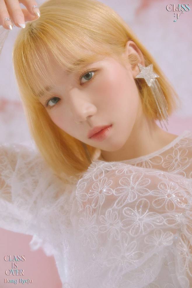 Management company M25 (MIO) posted CLASS:y Hong Hye-joos first mini-album Class Is Over (CLASS IS OVER) personal concept photo on the official SNS channel on the 23rd.In the photo, Hong Hye-joo boasted an elegant white silk dress with floral arms, star-shaped earrings, and a brilliant purity with a bright nail art.Hong Hye-joo is a member of the Seoul Performing Arts High Schools Practical Dance Department who was widely known for his dance at the time of his schooling, said M25.CLASS:y, which was created through Girl Group Survival After School, will be officially debuted on May 5.The main title song for the debut album is the Indian Bollywood dance song Shutdown (SHUT DOWN), which was performed by hit song maker Ryan Jeon.