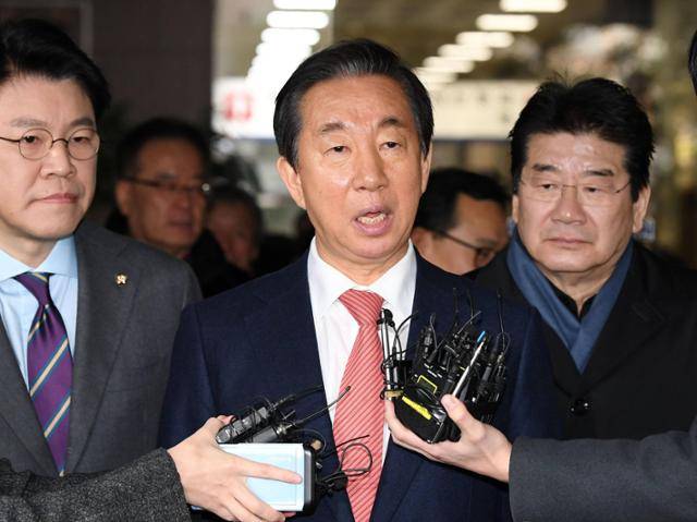 KT 채용비리 관련 김성태 한국당(현 국민의힘) 의원이 2020년 1월 서울 양천구 남부지방법원에서 진행된 1심 선고 공판에 무죄 판결을 받은 후 소감을 밝히고 있다. 법원은 그러나 2심에서 무죄 판결을 뒤집어 징역 1년 6개월에 집행유예 2년을 선고했고, 올해 2월 대법원이 이를 확정했다. 홍인기 기자