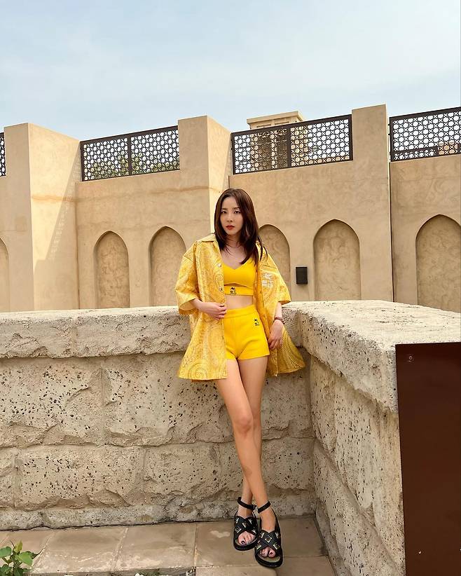 Sandara Park presents storm food situation dramaSandara Park posted several photos on her instagram on Monday, along with a hashtag called #Dara In Dubai.The picture shows a picture of Daraa in Dubai, whose slim but abs-seen solid S-line body is admirable.In some pictures, the playful poses of the mountain Daraa give a laugh, especially the appearance of holding a bone and eating.Meanwhile, Sandara Park made headlines at the 2022 Coachella Festival in full with 2NE1 CEL (CL), Park Bom and Gong Min-ji, recently appearing on MBCs I Live Alone.Photo = Sandara Park Instagram