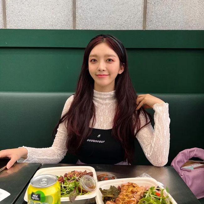 Group AOA member Chan Mi made his first recent change after changing the script.On Wednesday, Chan Mi posted a photo on her Instagram page.The photo shows Chan Mi eating, with her headband adorable, Chan Mi showing a subtle sexy look with a white see-through top.This post by Chan Mi is the first since he changed the script; Chan Mi previously said he had made the change he had thought since he was 20.Chan Mi, who decided to follow her mothers surname, became Chan Mi, not Chan Mi.Chan Mi, meanwhile, made his debut as a group AOA; recently he appeared on Mnet Queendom 2.
