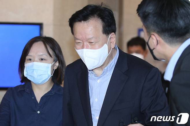 정호영 보건복지부 장관 후보자가 26일 오전 서대문구 국민연금공단 서울북부지역본부에 마련된 인사청문회 준비 사무실로 출근하고 있다. 2022.4.26/뉴스1 © News1 안은나 기자