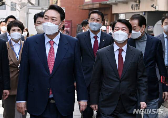 윤석열 대통령 당선인과 안철수 인수위원장 (사진=뉴시스)