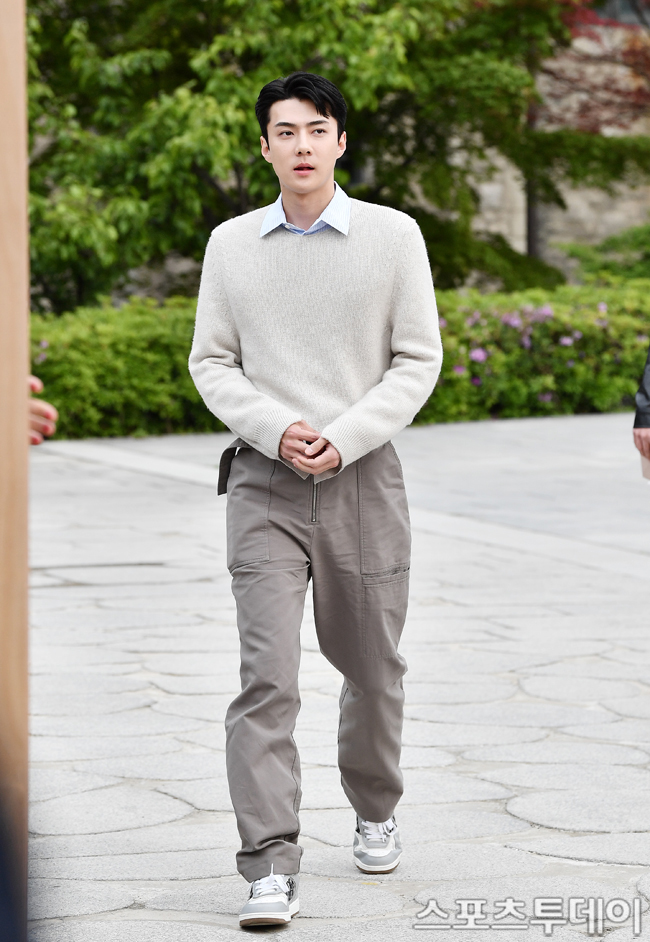 Group EXO Sehun attends the Dior 2022 Fall Womens Collection Fashion Show at Ewha Womans University in Seoul on the 30th. 2022.04.30.