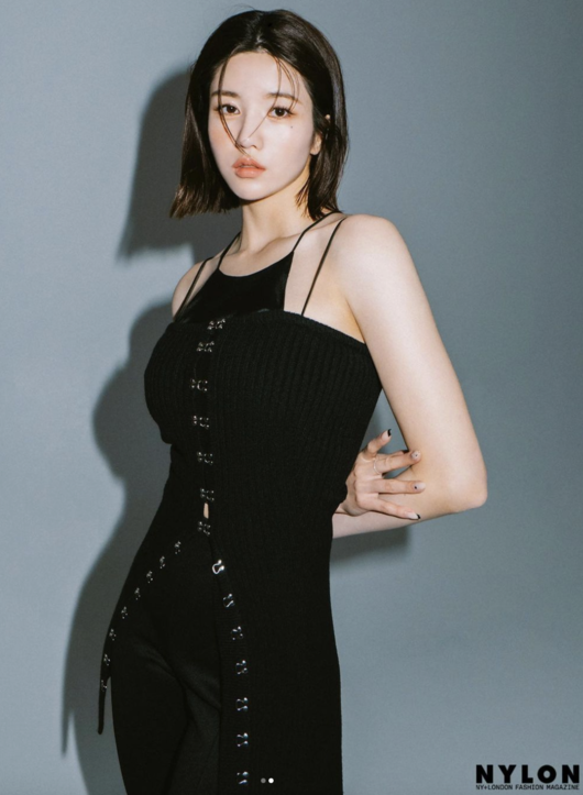 Singer Kwon Eun-bi from girl group Izuwon became a single disease inducer.Kwon Eun-bi released a recent photo on his instagram on the 1st.Looking at the picture posted on this day, you can see the different appearance of Kwon Eun-bi, which matches the pants in the sleeveless knit of Black Colors TV.In another photo, she showed off her innocent yet cute image in a tube top dress on a soft pink color TV.Above all, the style of single hair that is digested as long as the long hair attracts attention.Meanwhile, Kwon Eun-bis title song Glitch (Glitch) is a dictionary word of small defects and temporary errors, which contains a message of self-esteem to break the gaze that is perceived as incomplete if it does not meet any criteria and to become a full character.Kwon Eun-bi SNS, provided with nylon