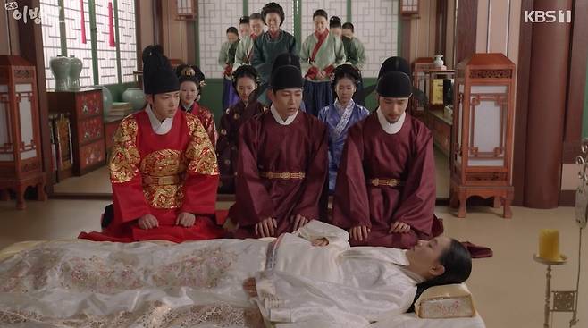 Ju Sang Wook, Taejong of Joson Lee, died by his son Kim Min-ki.At the final episode of KBS 1TVs Taejong of Joson Lee Bangwon broadcast on the 1st, the last episode of the monarch Lee Bangwon was drawn.On this day, Lee visited Min (Park Jin-hee), who was staying at the temple, leaving the palace as advised by King Sejong Ido.Lee asked, How are you? But Mr. Min said, I am doing well. Dont worry.Youve confirmed that hes alive, havent you?Although Lee apologized for the past mistake, saying, Im sorry, forgive me, Min said, Sorry to come now? What is the point now?Lee grabbed his hand and confessed, Please forgive me, I truly love you, and that is not the same. But Min said, Let go of this hand.I certainly loved you, but now its the only thing I can do to not forgive you.I want to leave this dizzy body filled with hate and half with love and fly freely, he said.Lee Bang-won learned that Min was suffering from a school problem, and Lee Bang-won moved his weakened Min to the palace, but finally Min closed his eyes in front of Lee Do and other three brothers.So, not only the three brothers but also the two brothers were saddened.But for a moment, I also told the sad Ido, The subject is not the son of a woman, but the king of the ten thousand, not the king of the ten thousand, rather than appease my sorrow.He must wipe away the tears of the innocent rather than soothe my grief. Get up and do the Kings duties.Ido said, Now leave it to me, do you want to make me the shadow of the king of the king and rule this Joseon in the grave?The King of the King has become a prisoner of the dragon, and then he will forever be a ghost who will not leave the palace. Please come down from the dragon now. Leave it to me. In the end, Lee fell down, and Ido cried, Lets live freely for a day. Lee left a word of Thank you.The Taijong of Joson came to an end at the end of the monarch.