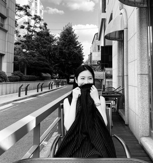 Actor Shin Ye-eun created a pleasant atmosphere with black and white photographs.Shin Ye-eun posted a photo on her SNS on the 2nd.The new man is wearing a dress and covering his jacket, with long straight hair and shy smiles creating a pure atmosphere, and he has shown perfect appearances not only in front but also in the side.On the other hand, Shin Ye-eun is currently DJing KBS Cool FM Raise the volume of Shin Ye-eun