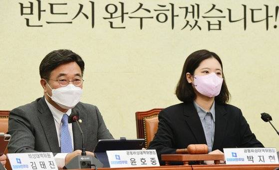 윤호중 더불어민주당 공동비상대책위원장이 2일 국회에서 열린 비상대책위원회의에서 모두발언을 하고 있다. 김성룡 기자