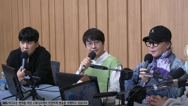Hong Kyong-mins musical script muse was Kim Jong-seo.Singers Kim Jong-seo, Lee Se-joon and Hong Kyoung-min, who were united as musicals volume-up, appeared as guests in the special invitation section of SBS Power FM Doosh Escape TV Cultwo Show (hereinafter referred to as TV Cultwo Show) broadcast on May 4.On this day, Hong Kyoung-min wrote the musical Volume Up himself, saying, I do not know if it will be beneficial or poisonous to talk about this.I can reduce my expectations because I wrote it. Kim Jong-seo wrote, I run Sams Club in Appgujeong (Hong Kyoung-min) came to the bar and wrote.It was a long time ago, and it was only a month, Hong Kyoung-min said.  (Kim Jong-seo) is real love live!Sams Club and LP bar, he added. Volume Up  Love Live, the script once went well!Sams Club is about recruiting members to try to live again after the collapse. Kim Tae-gyun asked, Is not it a reality story? Lee Se-joon joked, It was very quiet and good to say how I wrote in that crazy place.Hong Kyoung-min also said, When I was in the middle of the street, it was open at 7 oclock, but it was open until 9 oclock.Kim Jong-seo laughed, saying, The employees come out and clean up only when they finish.