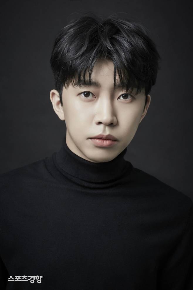 Singer Lim Young-woong also wrote a new record in the music industry.Dreamers Company, the record distributor of IM HERO, the first full-length album by Lim Young-woong, announced on the 4th that the album, which was released on the 1st, has exceeded 1 million pre-orders at home and abroad as of the 2nd.This is also the highest record in the history of solo singers since the 2000s, and it also proved the publics high interest in the first full-length album with the achievement of the album in the first day of release.Im Hero is also Lim Young-woongs first real album.The hit of Lim Young-woongs album continues online, as well as the Title song Can I Meet Again and the song Our Blues have reached the top of the melon real-time music charts.The entire song, including Love You and Love Letter, has also achieved a top-ranked line.Lim Young-woongs Im Hero boosted the perfection of the album by adding strength to the music industrys prominent seniors, including the Lee Juck and Sulundo.Lim Young-woong successfully transformed the genre by perfecting ballad songs with Can I Meet Again, which was the Title song Lee Juck.I also take the trot genre, which was the existing strength, with I love you, which is re-touched with Sulundo.Lim Young-woong will start a national tour concert schedule on the 6th and will further ignite the albums success.The first day of booking sales, a large number of fans were trying to buy the album, and the sales page servers were crowded, the album sales company said.