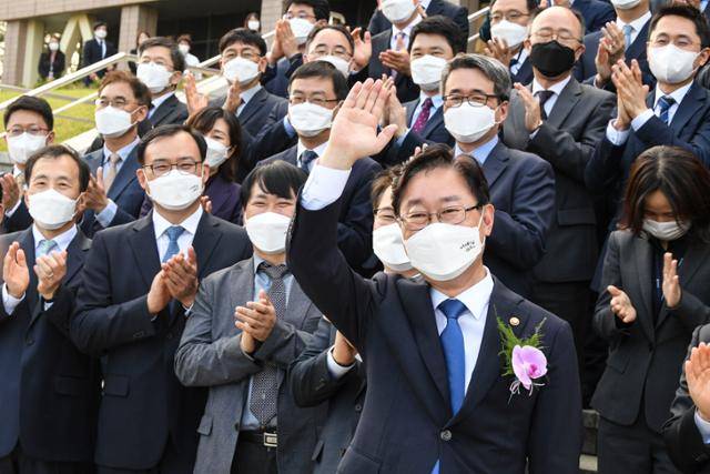 박범계 법무부 장관이 6일 정부과천청사 법무부에서 자신의 이임식에 참석하고 있다. 과천=이한호 기자
