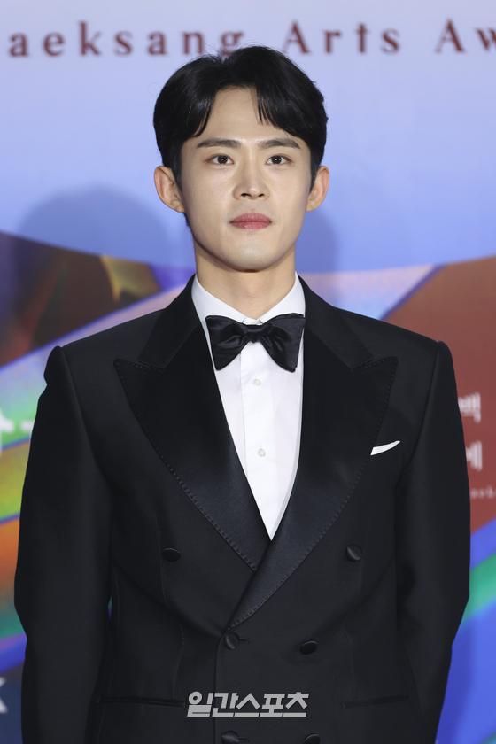 Actor Jeong Jaekwang poses at the 58th Baeksang Arts Grand Prize red carpet event held at the Korea International Exhibition Center in Goyang Ilsan, Gyeonggi Province on the afternoon of the 6th.The Baeksang Arts Awards, the only comprehensive arts awards ceremony in Korea that includes TV, film and theater, will be held at the 4th Hall of the Korea International Exhibition Center in Goyang Ilsan from 7:45 pm on May 6.You can meet live on JTBC, JTBC2 and JTBC4. It will be broadcast live on TikTok.