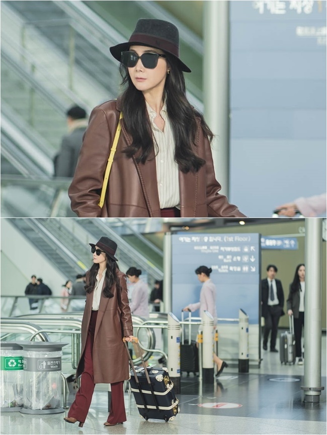 TVN gilt drama Starfall actor Choi Ji-woos arrival at the airport was captured.Starfall (playplayed by Choi Yeon-soo/directed by Lee Soo-hyun) unveiled the scene SteelSeries on May 6 that heralds the full-fledged appearance of Choi Ji-woo, who will make a special appearance as the legendary actress Eun Si-woo.Eun Si-woo, played by Choi Ji-woo, is a representative actress of the time who was loved by the whole nation in the 90s. She retired from the entertainment industry and suddenly left for France, but is still receiving a lot of attention in the Korean entertainment industry.Inside the public Steel Series, there is a picture of Eun Si-woo who comes in after divorce from France.The quiet atmosphere of the airport, which has no reporters or fans like clouds, can infer the fact that he has entered secretly.So I wonder why he came back to Korea secretly.At the same time, as a person with the title of Legendary Actress, a brilliant beauty and aura that can not be covered with big sunglasses and hats are impressed.Therefore, attention is focused on the upcoming appearance of Eun Si-woo, who will make the Korean entertainment industry shake up.Meanwhile, the SteelSeries released the scene of the 6th Starfall, which is a god that suggests a big inflection point in the development of the drama.As Gong Tae-sung (Kim Young-dae) was pictured panicking after seeing Eun Si-woos article in the previous three episodes, it is noteworthy how Eun Si-woos return to Korea will affect Gong Tae-sung and Star Force Enters family members.