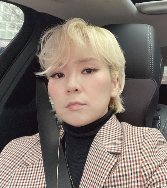 Kwak Jing-eun gave a hit to Akpler.On the 6th, Kwak Jin-eun said to his instagram, If someone mocks your appearance with I was so pretty, but Im not old enough  40... How would you answer?Please leave your opinion. I need to think about how to respond to words that insult my appearance, said Kwak Jing-eun. In fact, this is a comment on my YouTube recent clip.My answer is Memory, when My Love Blooms is breaking down.You mock yourself and you will mock others. Kwak Jeong-eun said: Its everyone whos lost to get old, sick and die and Im heading that way too.The person who acknowledges and accepts It does not loathe his body, which is aging and crumbling.So I can not be unhappy, he said. You mock me with my old age, and you are already disgusting old age. In fact, what you really need to remember is not the youth of my past.You should remember that your brain thinking about that, your bones and flesh, your mouth that says that, eventually collapses and enters the last When My Love Blooms land. Now these When My Love Blooms are also being broken down in real time, so dont mock with old age.It becomes a mockery of your own existence. On the other hand, Kwak Jing-eun is appearing on KBS Joy entertainment program Loves Intervention Season 3.Old, sick, and dead is lost by everyone, and I am heading that way, and the person who acknowledges and accepts It does not hate his aging and crumbling body.So you may not be unhappy. You mock me with my oldness, and you are already disgusting with oldness.In fact, what you really need to remember is not the youth of my past.You have to remember that your brain thinking about that, your bones and flesh, your mouth that says that eventually collapses and goes into the last When My Love Blooms land.Now this When My Love Blooms is also being broken down in real time, so dont mock with old age, its about mocking your own existence.Photo: Kwak Jin-eun Instagram