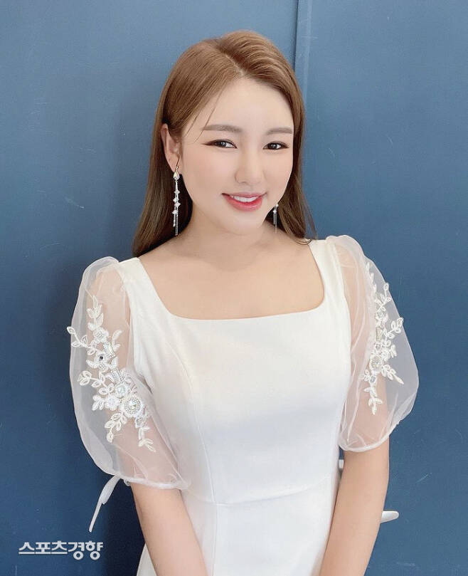 Singer Song Ga-in shows off her dazzling dress figureSong Ga-in posted several photos of himself on his social networking service Instagram on May 9, along with an article entitled The Love Song of J. Alfred Prufrock in May.In the photo, Song Ga-in is wearing a pure white dress and ivory dress and gazing at the camera in various poses; Song Ga-ins dazzling beauty catches her eye.The netizens expressed their affection for him, saying, It is the best beautiful, Song Ga-in, the goddess of dress, and I was so happy because of the broadcast today.Meanwhile, Song Ga-in presented a live performance at the Mothers Day Special Feature with Song Ga-in, which was broadcast live on Naver Now at 9 p.m. on the 8th, at The Love Song of J. Alfred Prufrock in May.The performance was a gift prepared by Song Ga-in for Mothers Day, and he communicated with fans by singing hit songs and fans applications, including the title song Raining Mount Kumgang, and the regular 3rd album The Love Song of J. Alfred Prufrock.