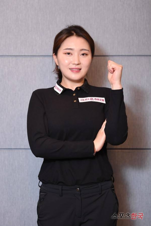 프로당구 선수 강지은이 10일 경기 부천시의 한 모처에서 진행된 스포츠한국과의 인터뷰에서 포즈를 취하고 있다. ⓒ이혜영 기자 lhy@hankooki.com