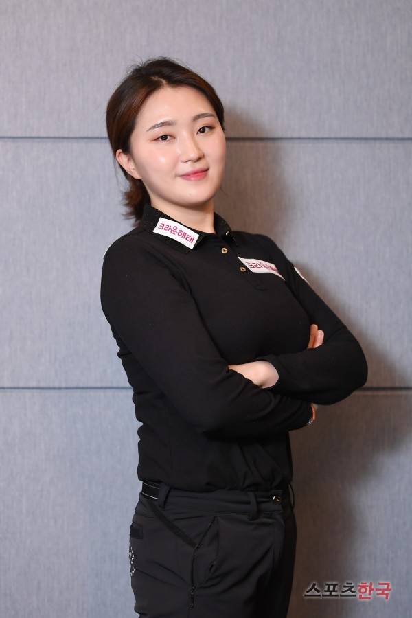 프로당구 선수 강지은이 10일 경기 부천시의 한 모처에서 진행된 스포츠한국과의 인터뷰에서 포즈를 취하고 있다. ⓒ이혜영 기자 lhy@hankooki.com