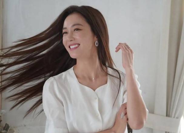 배우 이소연이 우월한 몸매를 과시했다. 사진은 배우 이소연. /사진=이소연 인스타그램