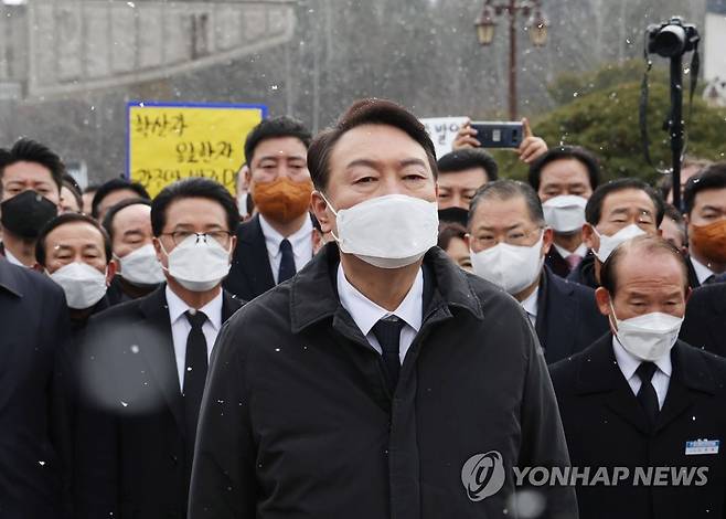 지난 2월 5·18 민주묘지 참배한 윤석열 대통령 [연합뉴스 자료사진]