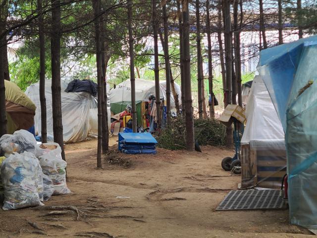 용산역 3번 출구 인근에 있는 텐트촌의 13일 오후 모습. 박지영 기자