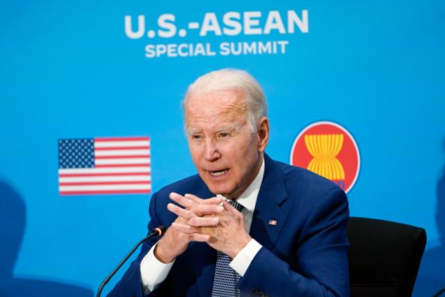조 바이든 미국 대통령이 13일 워싱턴 국무부 청사에서 열린 미국-동남아시아국가연합(ASEAN·아세안) 특별정상회의에서 발언하고 있다. 워싱턴=AP 연합뉴스