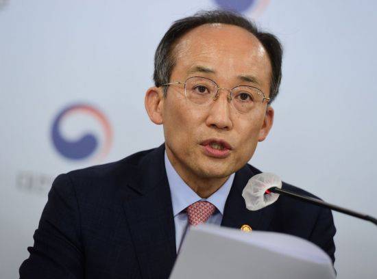 추경호 부총리 겸 기획재정부 장관이 12일 서울 종로구 정부서울청사에서 '22년 2차 추가경정예산안' 관계장관 합동브리핑을 하고 있다./김현민 기자 kimhyun81@