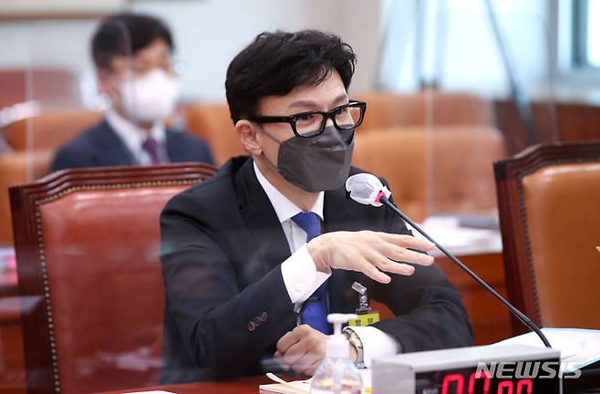 한동훈 법무부장관 후보자가 9일 서울 영등포구 여의동 국회에서 열린 인사청문회에서 의원들의 질의에 답변하고 있다. 뉴시스