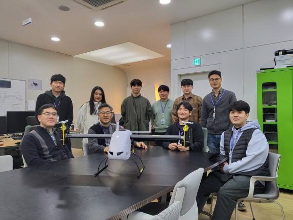 항우연 건물 안에 있는 나르마 회사 연구개발진. 사진=나르마