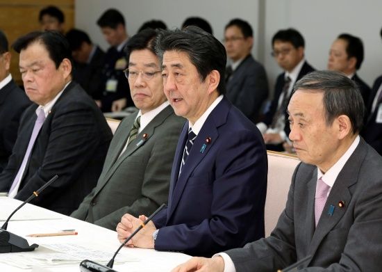 2020년 3월 6일 각료회의에서 발언하는 아베 신조 일본 총리. (사진=일본 수상관저)