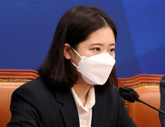 - 민주당 박지현 공동비상대책위원장은 12일 성비위사건과 연루된 박완주 의원을 제명한다고 밝혔다.연합뉴스
