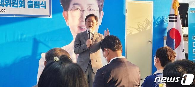 박범계 더불어민주당 의원이 17일 민주당 박정현 대전 대덕구청장 후보 선거대첵위원회 출범식에서 인사말을 하고 있다.© 뉴스1