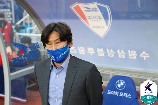 수원 삼성의 이병근 감독.   한국프로축구연맹