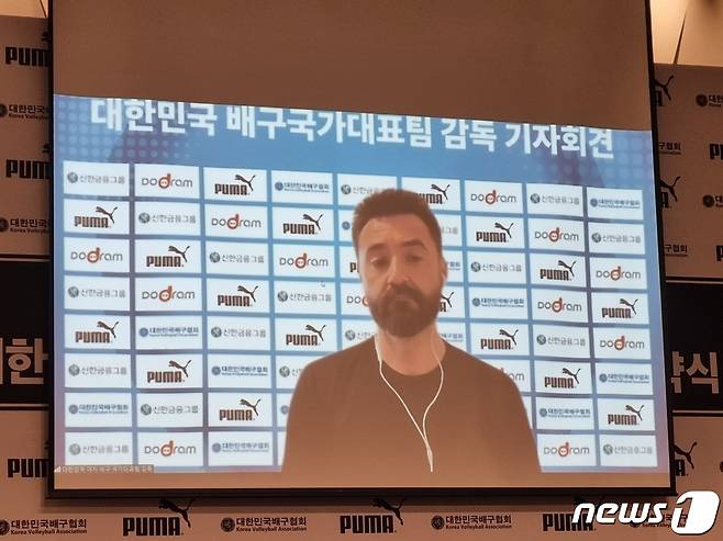 세자르 한국 여자배구대표팀 감독. © 뉴스1