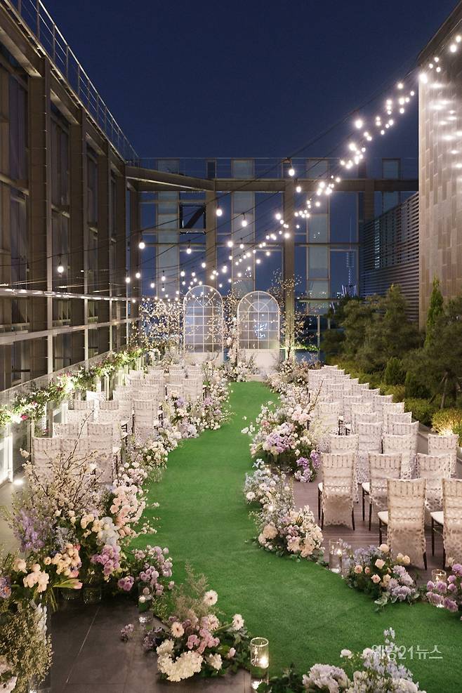 사진 : 노보텔 앰배서더 서울 동대문 웨딩 쇼케이스, 새롭게 단장한 '그랜드볼룸 라온 & 루프톱 가든' 이색적인 웨딩