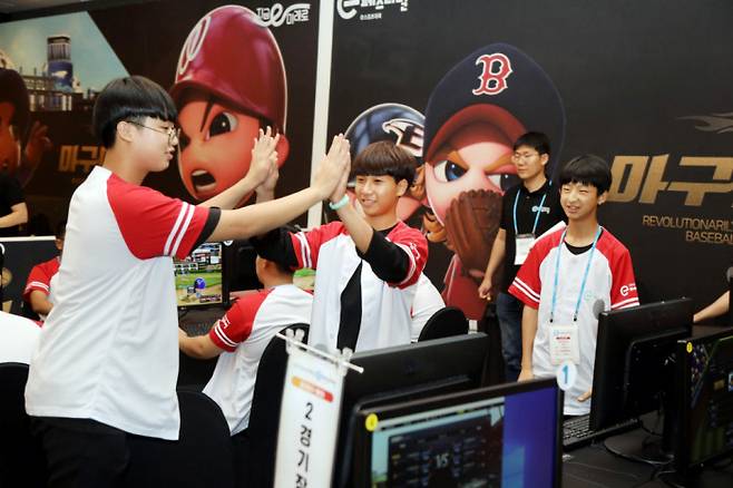 넷마블은 게임을 통해 장애학생들이 선의의 경쟁을 펼치는 전국 장애학생 e페스티벌을 2009년부터 꾸준히 개최해오고 있다.