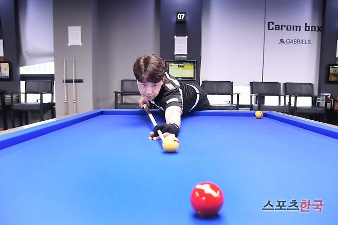 프로당구 선수 김남수가 17일 경기도 구리시 캐롬박스에서 진행된 스포츠한국과의 인터뷰에서 포즈를 취하고 있다. ⓒ이혜영 기자 lhy@hankooki.com