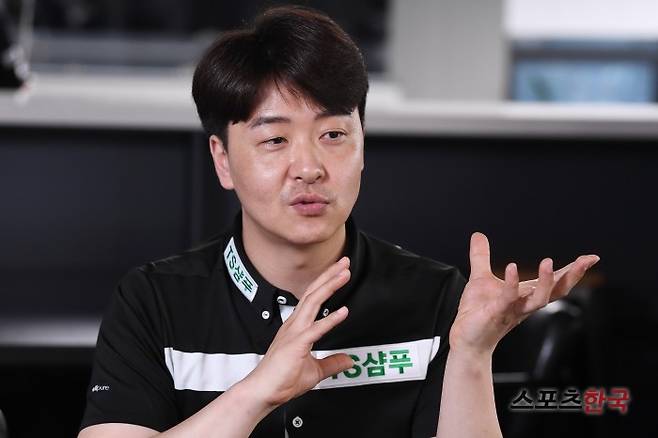 프로당구 선수 김남수가 17일 경기도 구리시 캐롬박스에서 스포츠한국과 인터뷰를 하고 있다. ⓒ이혜영 기자 lhy@hankooki.com