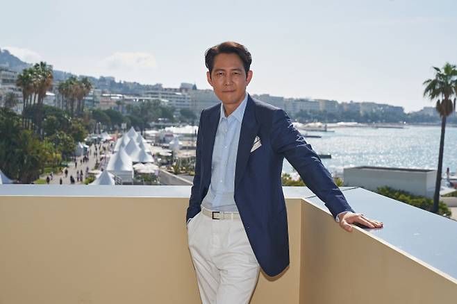 배우 이정재가 감독으로 거듭났다. 그가 시나리오 각색부터 시작해 처음으로 연출한 영화 <헌트>가 19일(현지시간) 제75회 칸국제영화제에서 처음으로 공개됐다. 메가박스중앙㈜플러스엠 제공.